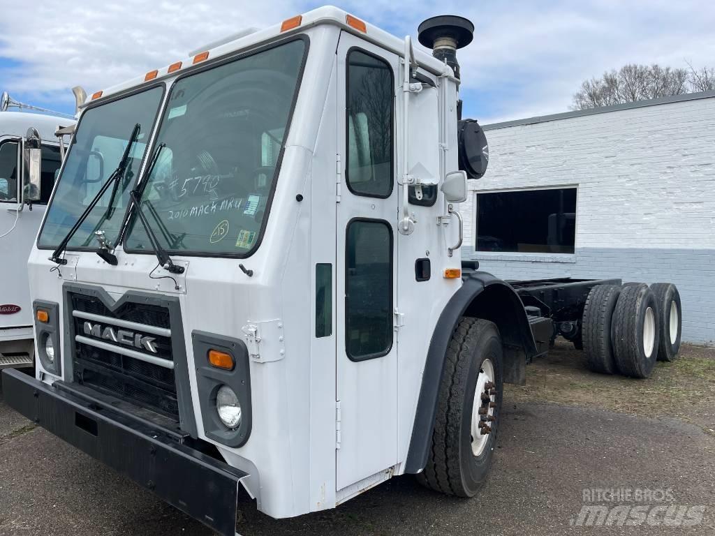 Mack LEU613 Chassis Cab trucks