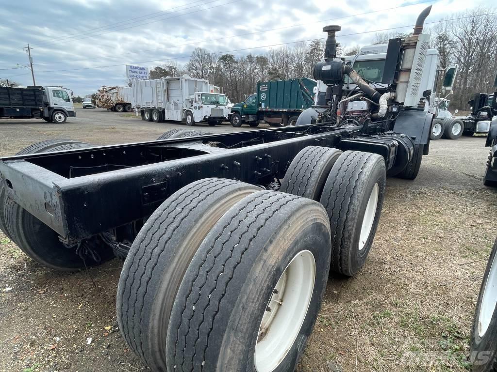 Mack LEU613 Chassis Cab trucks