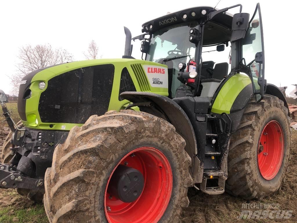 CLAAS 960 Axion Tractors