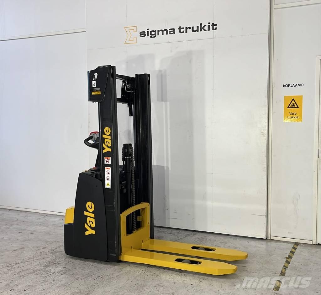 Yale MS 10 Pedestrian stacker