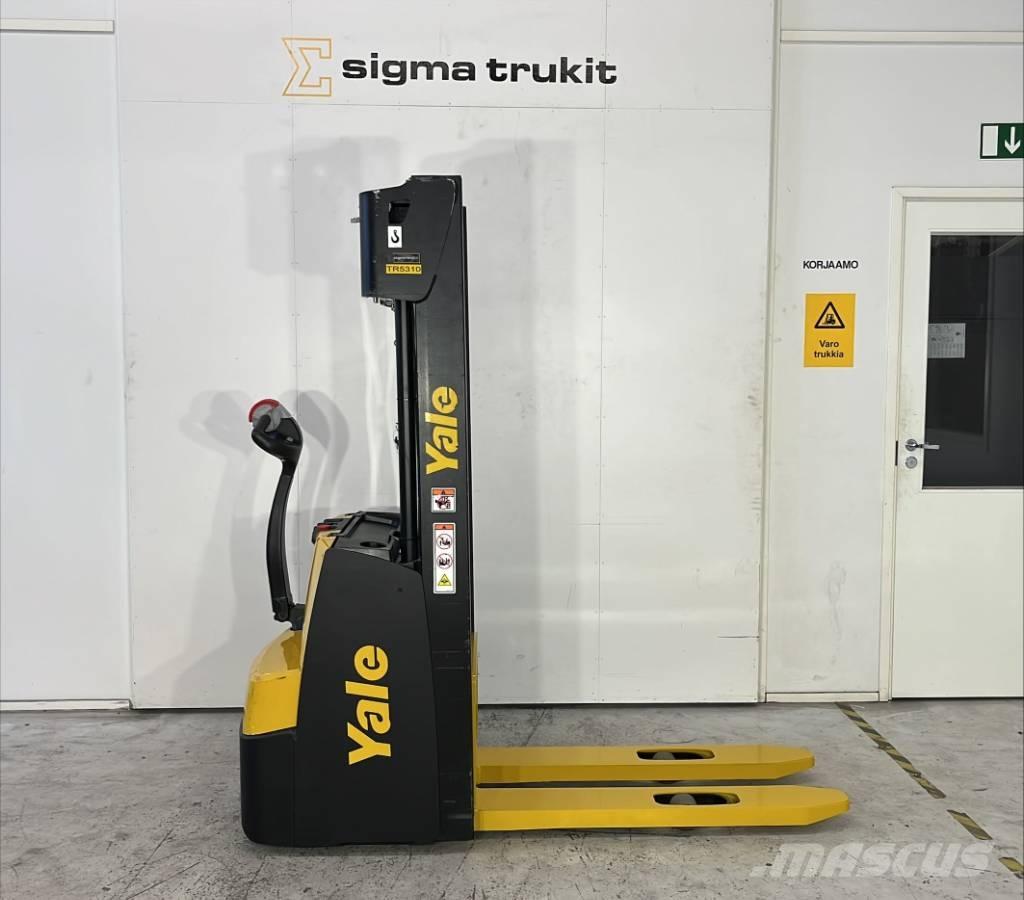 Yale MS 10 Pedestrian stacker