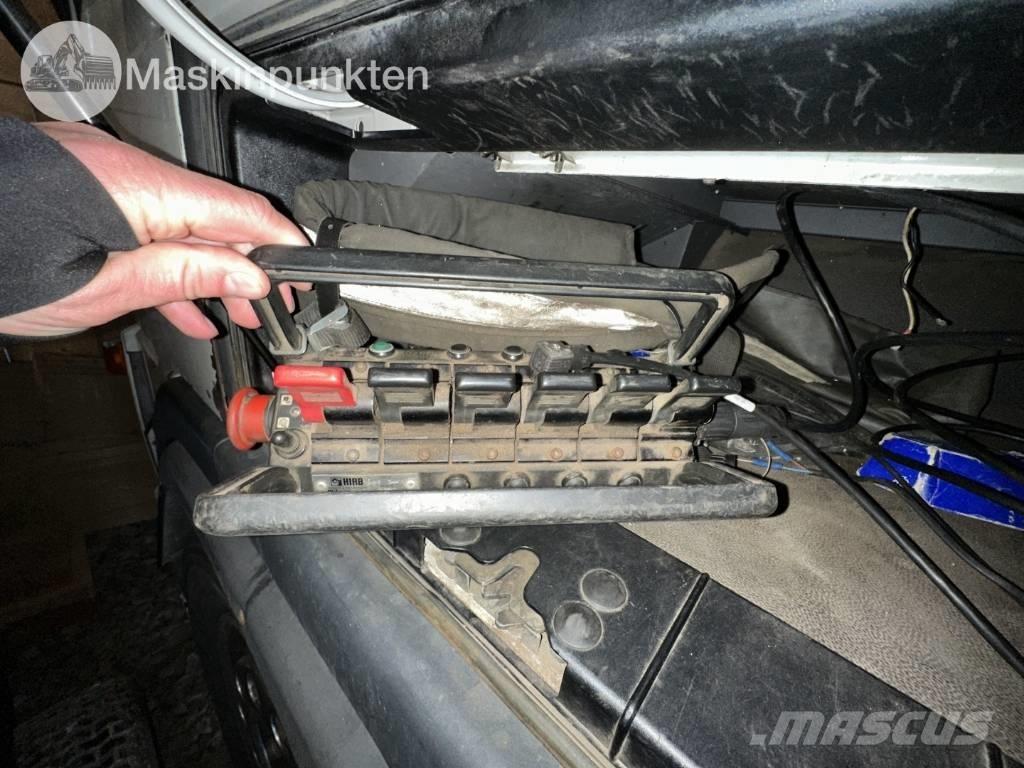 Volvo FM 480 Truck mounted cranes