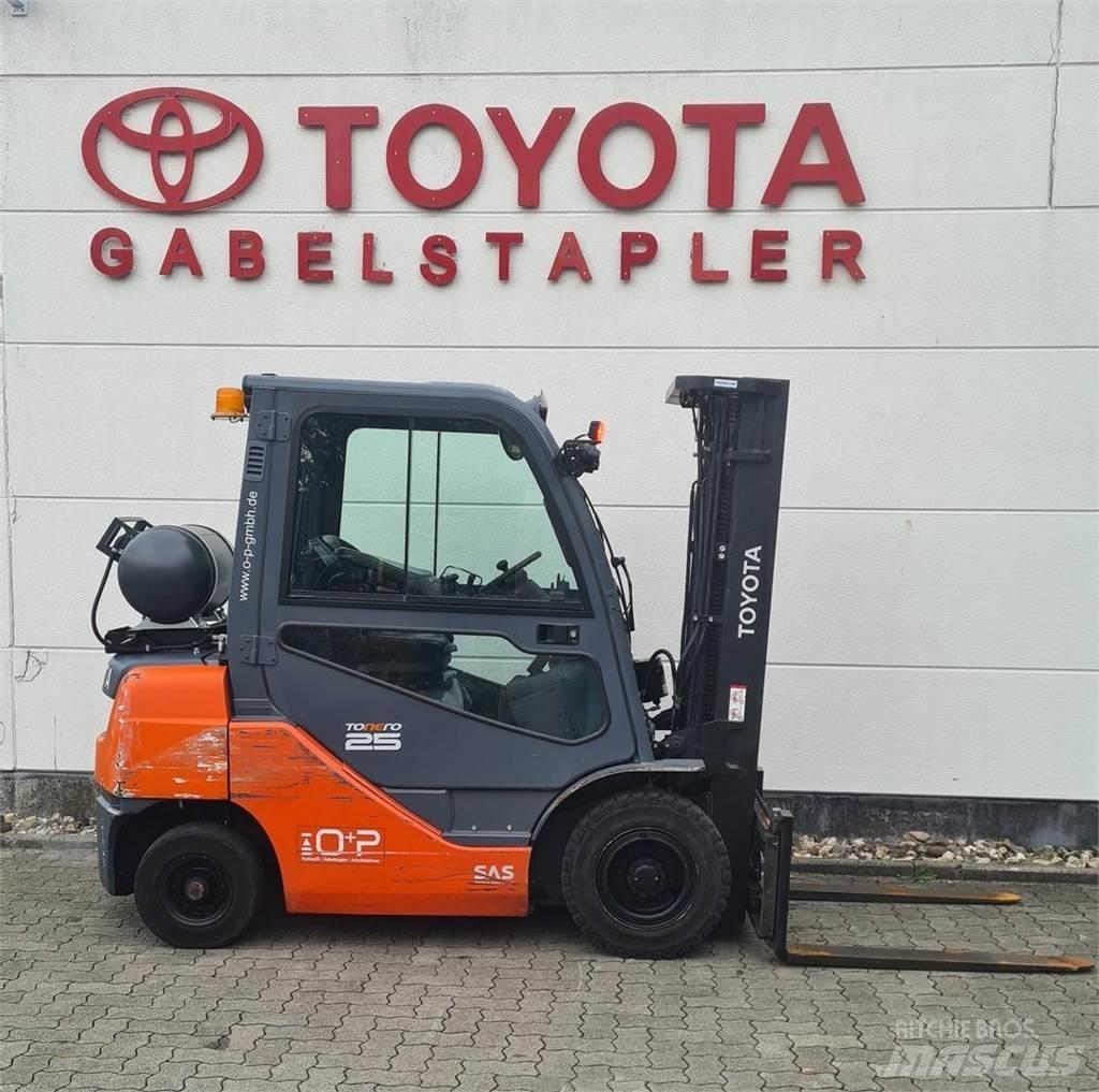 Toyota 02-8FGF25 LPG trucks