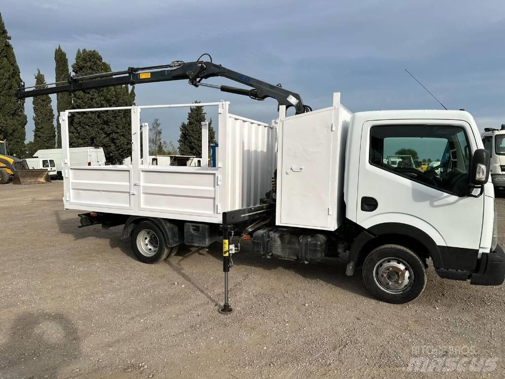 Nissan NT 400 Truck mounted cranes