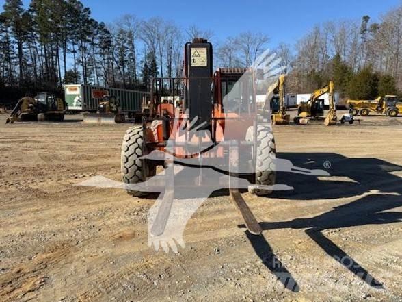 SkyTrak 6042 Telescopic handlers