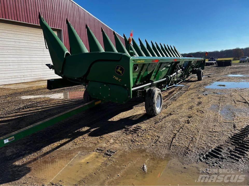 John Deere 716c Combine harvester heads