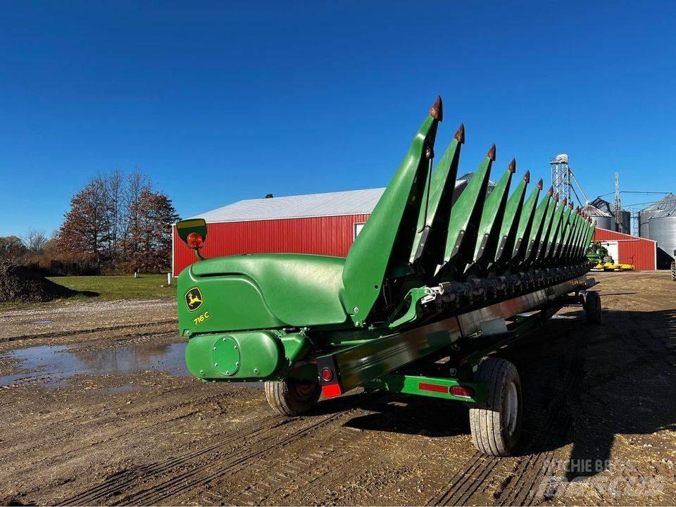 John Deere 716c Combine harvester heads