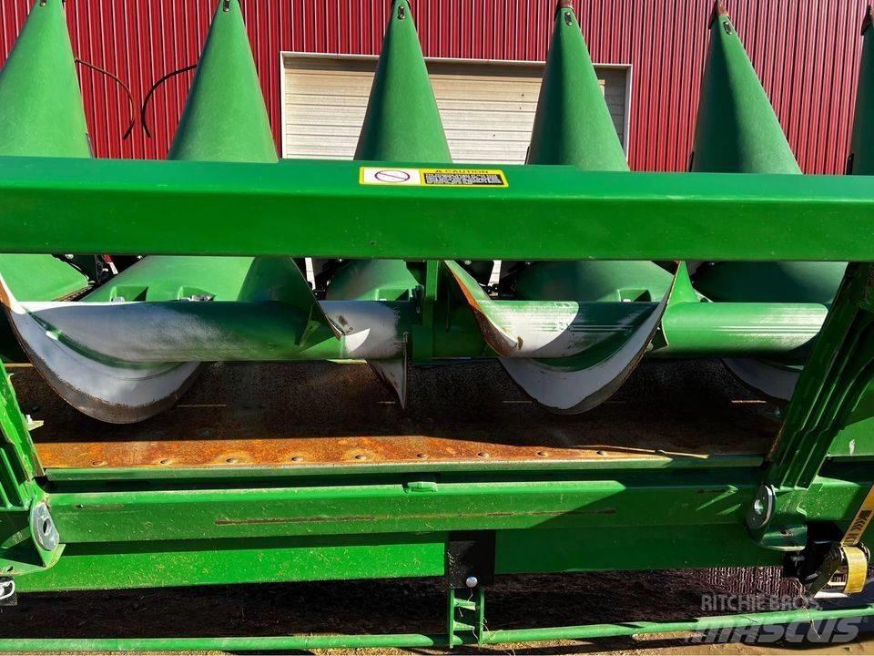 John Deere 716c Combine harvester heads