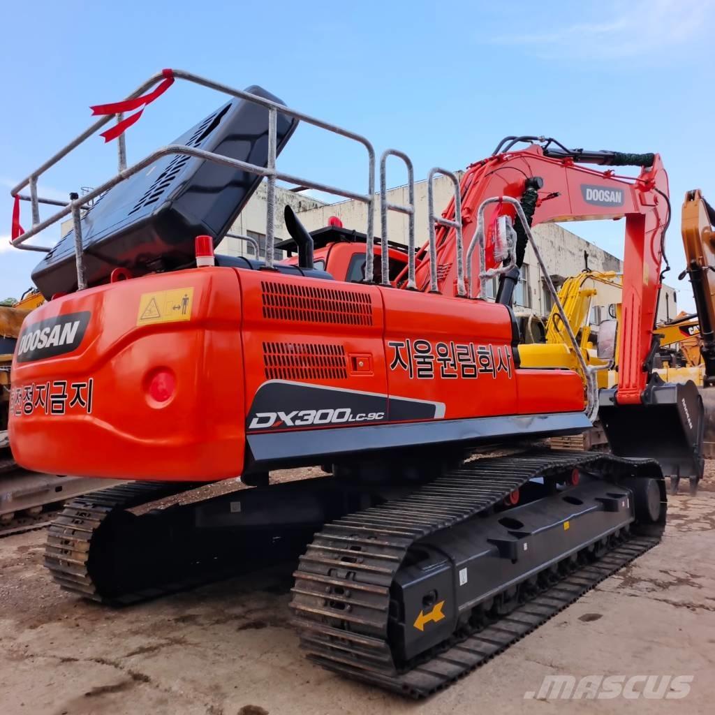 Doosan DX 300 LC Crawler excavators