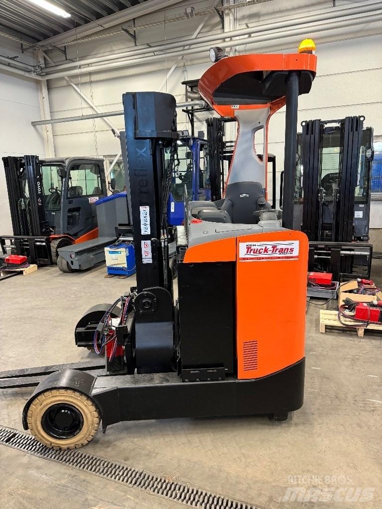 Toyota RRE160R Reach truck