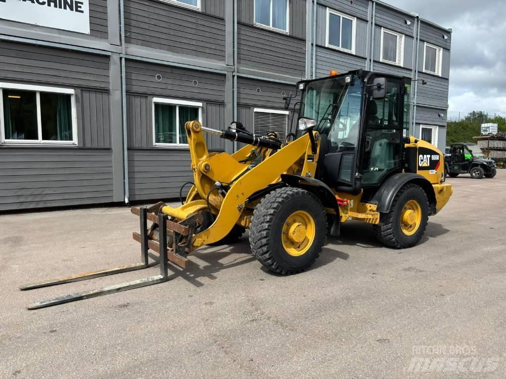  ** SOLD ** CAT 906M Wheel loaders