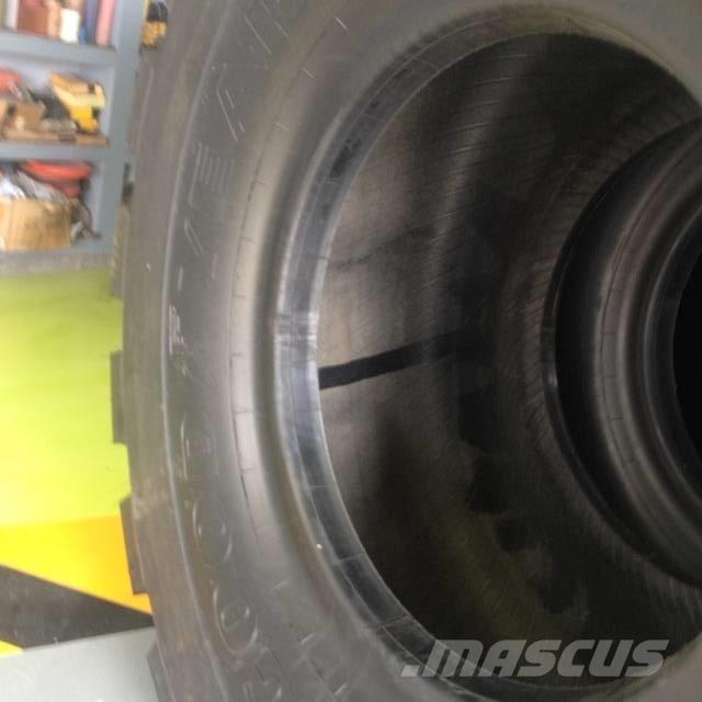 Goodyear 3565R33 L5 Tyres, wheels and rims