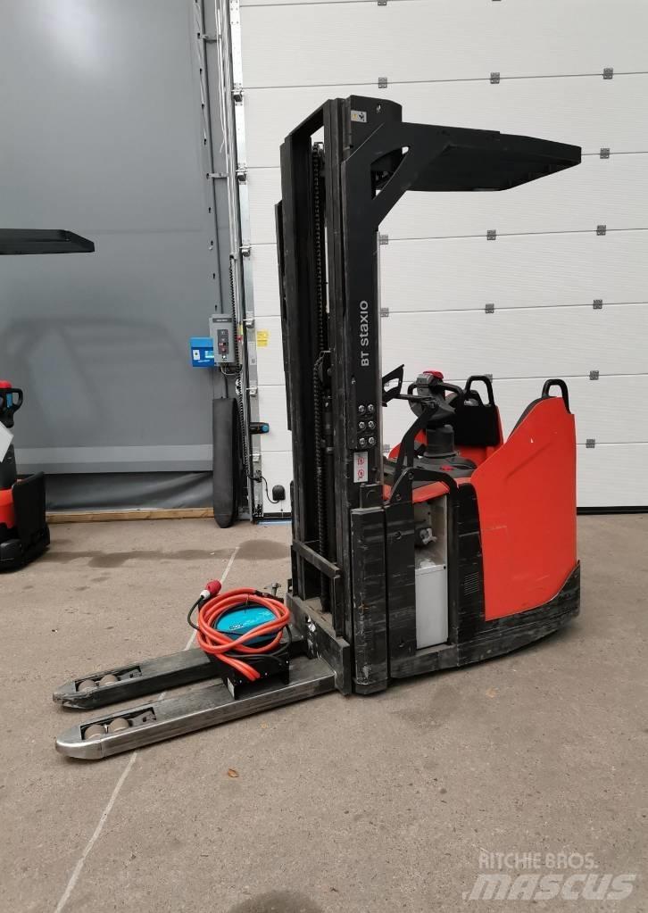 Toyota SPE160L Pedestrian stacker