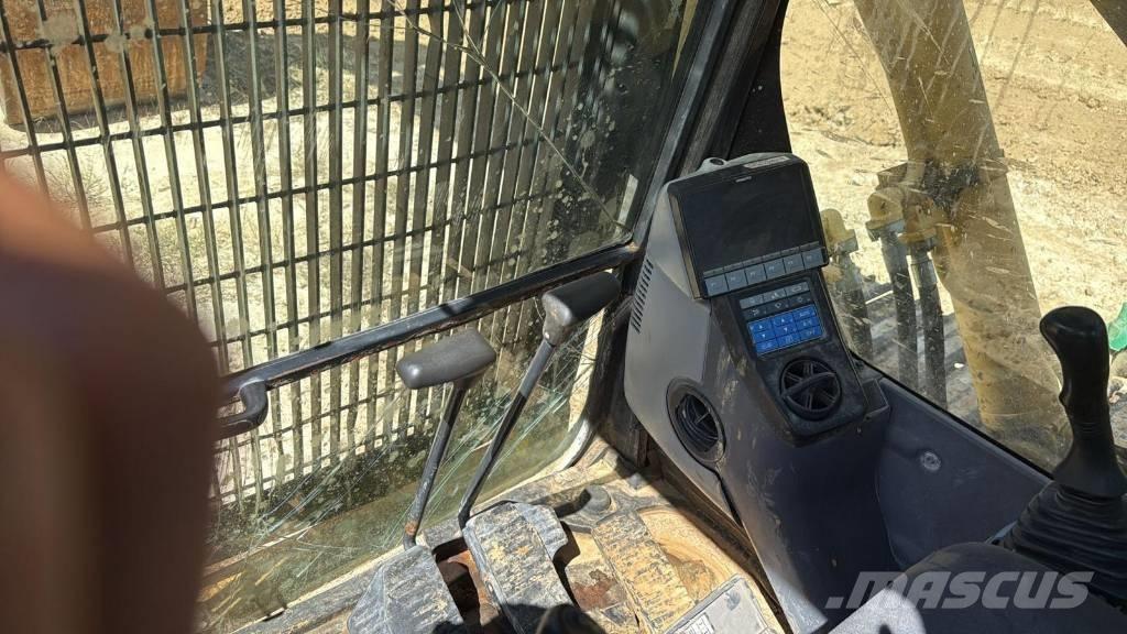 Komatsu 2012 Track mounted cranes