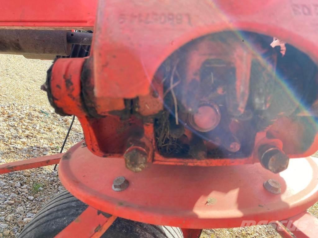 Kuhn GF8702 Rakes and tedders