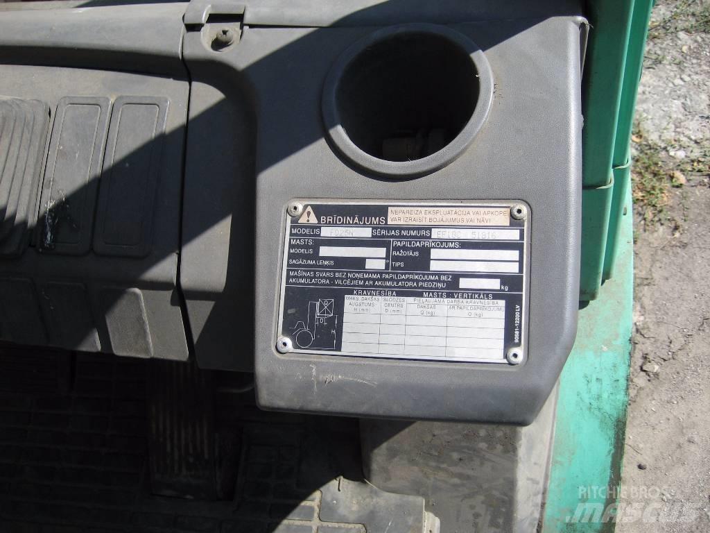 Mitsubishi FD25N Diesel trucks