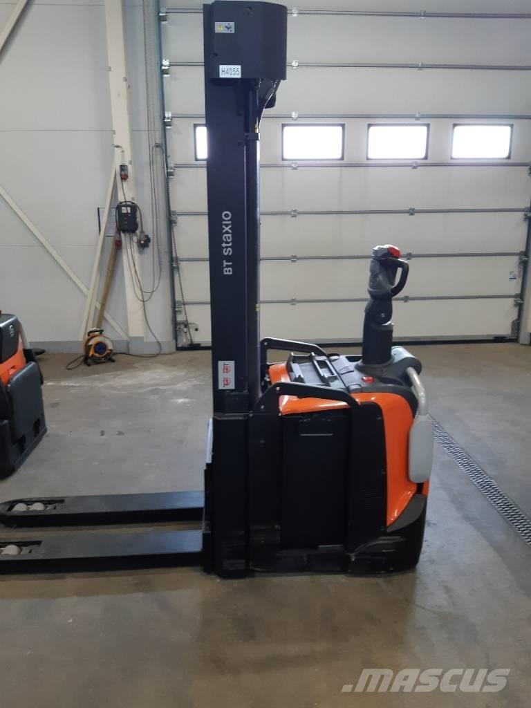 Toyota SPE160L Pedestrian stacker