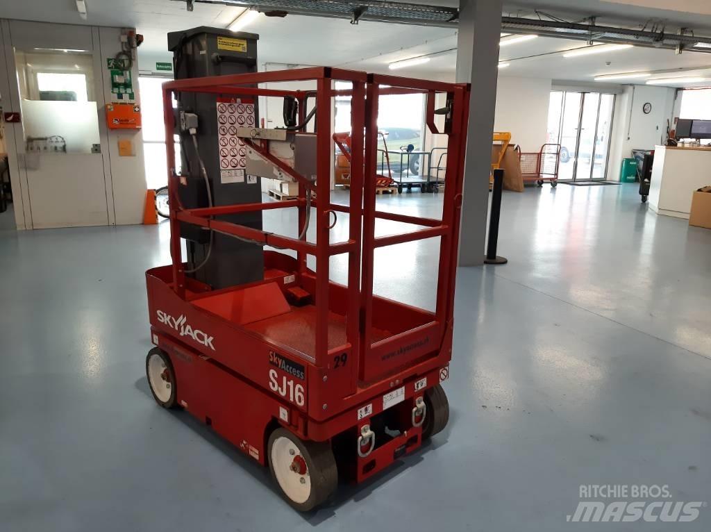 SkyJack SJ 16 Used Personnel lifts and access elevators