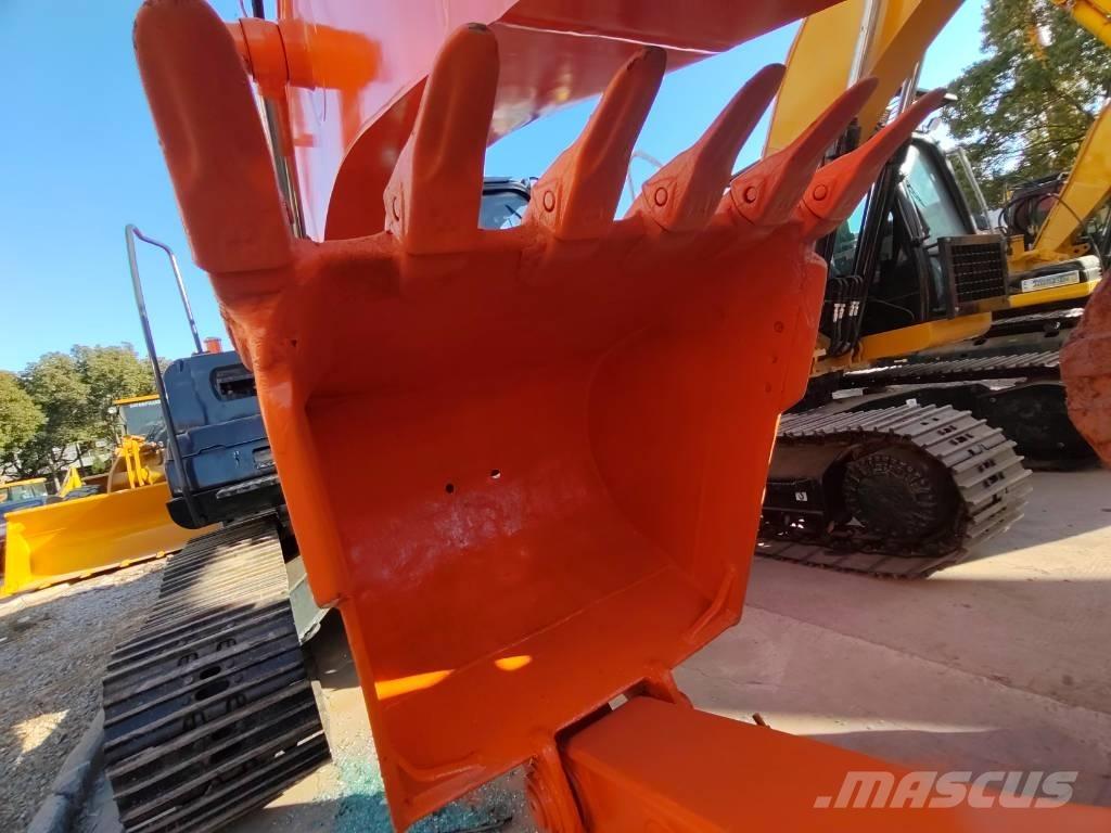 Hitachi ZX 200 Crawler excavators