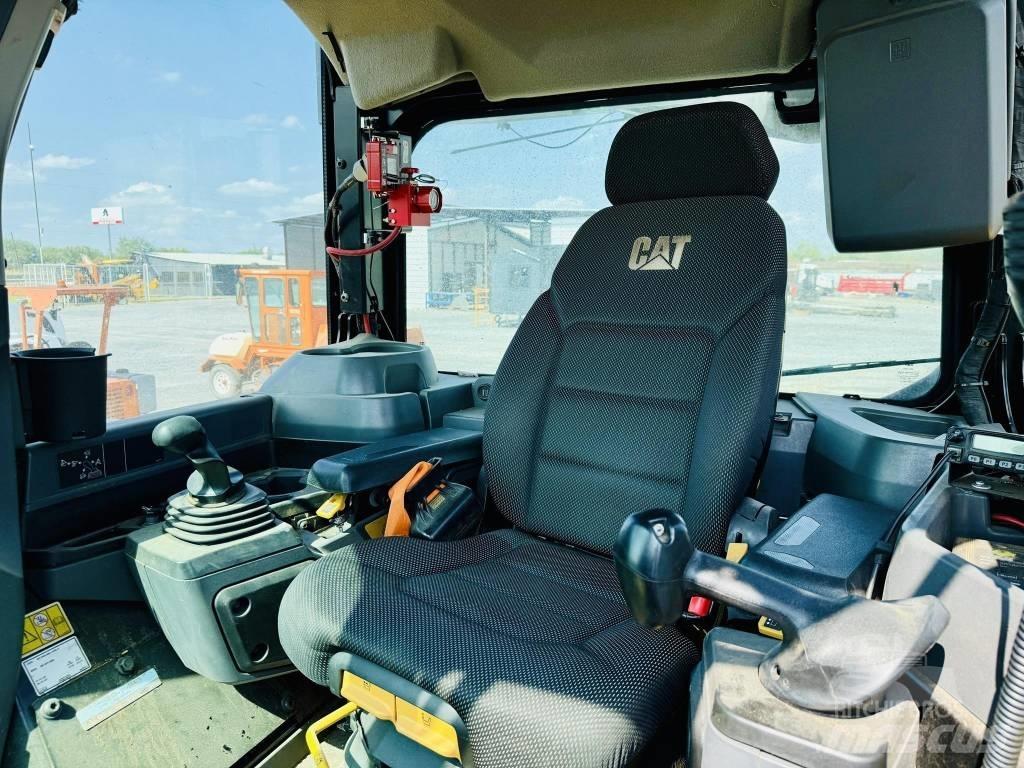 CAT D 7 Crawler dozers