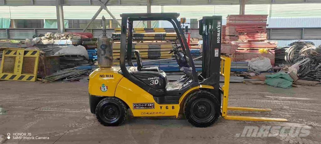 Komatsu FD 30 T-17 Diesel trucks