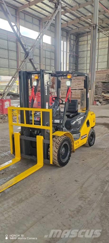 Komatsu FD 30 T-17 Diesel trucks