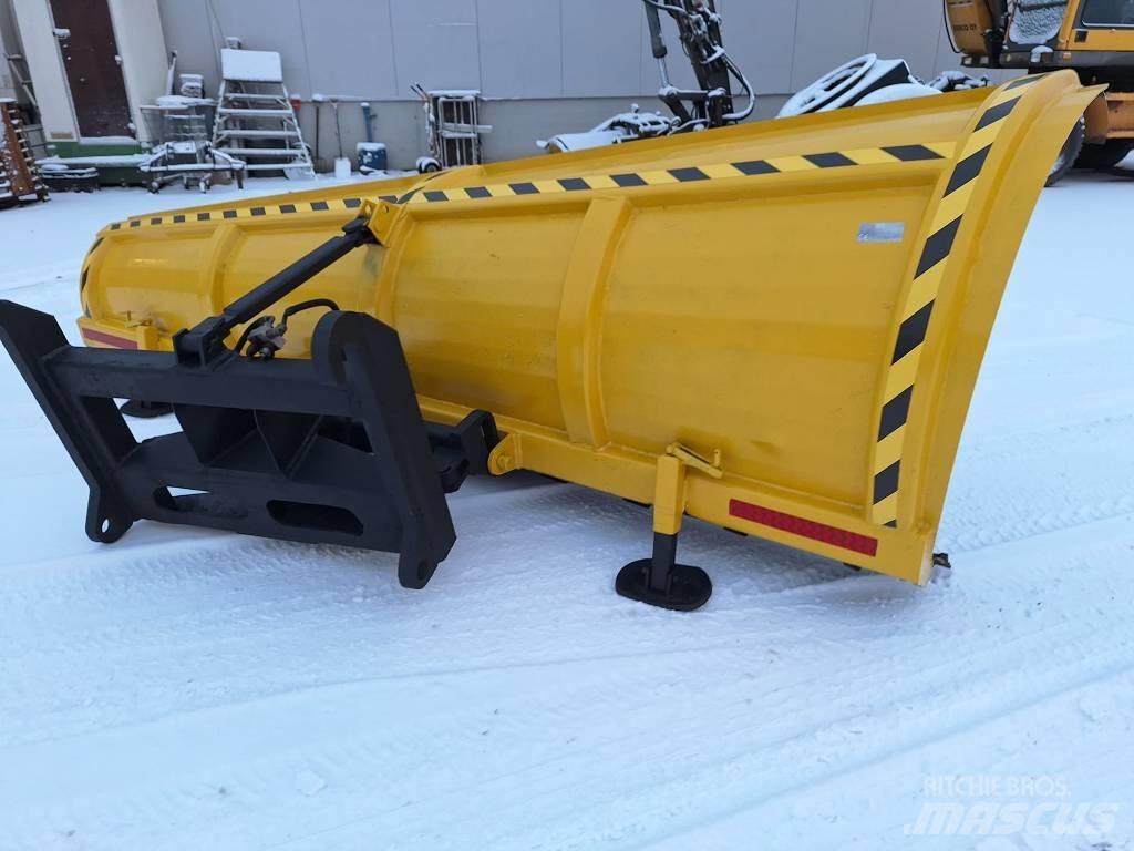 Rote 360 alueaura Snow blades and plows