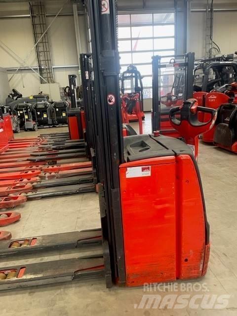 Linde L16 Pedestrian stacker