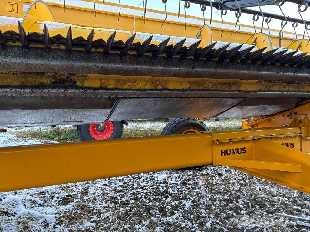 New Holland CX 8.90 Combine harvesters