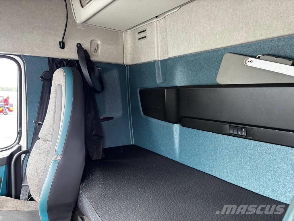 Volvo FM 330 Box trucks