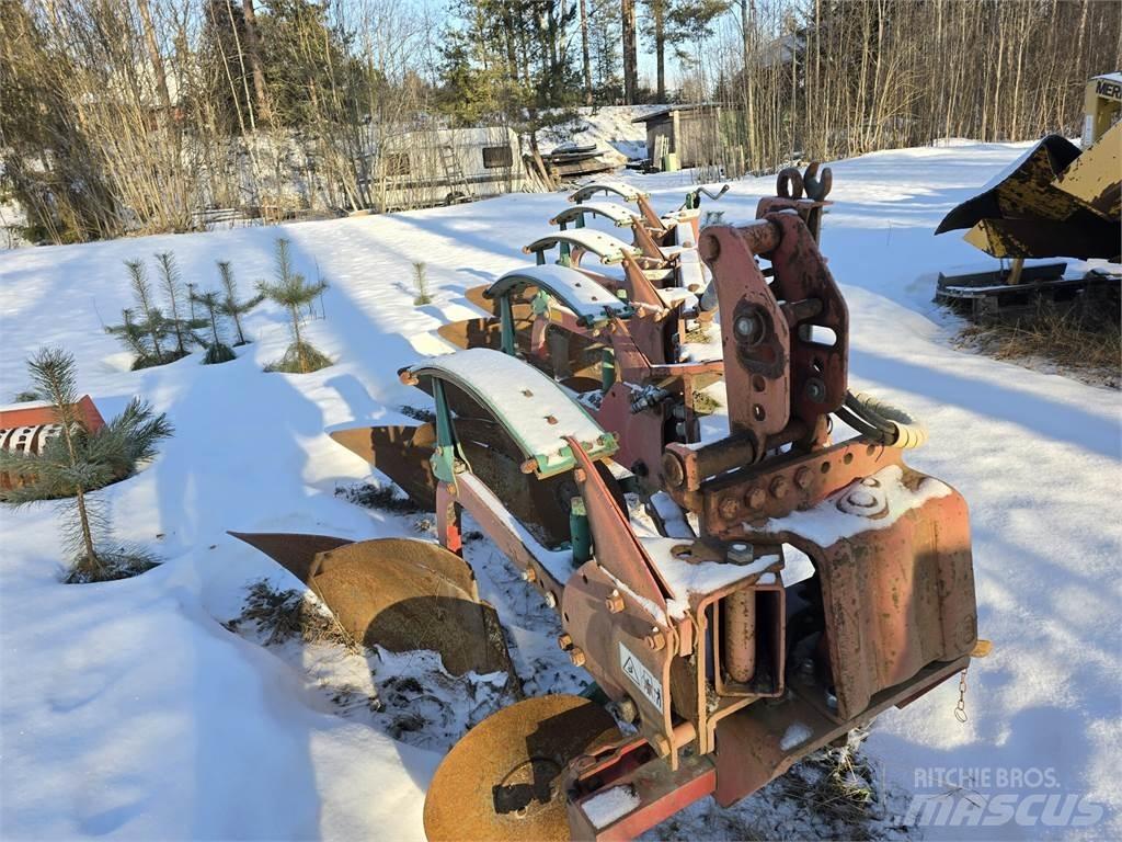 Kverneland AD85 Ploughs