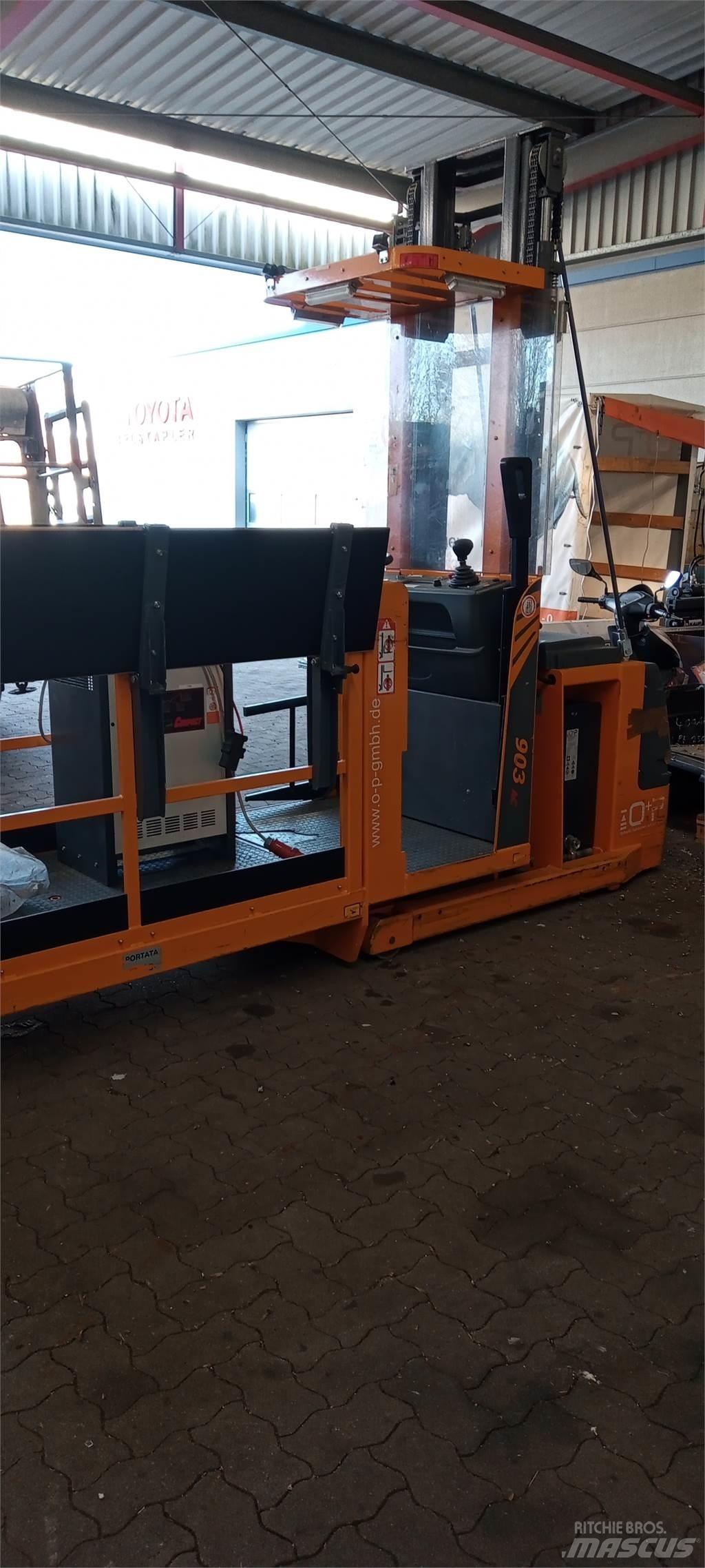  903 AC - S/N 037763 Low lift order picker