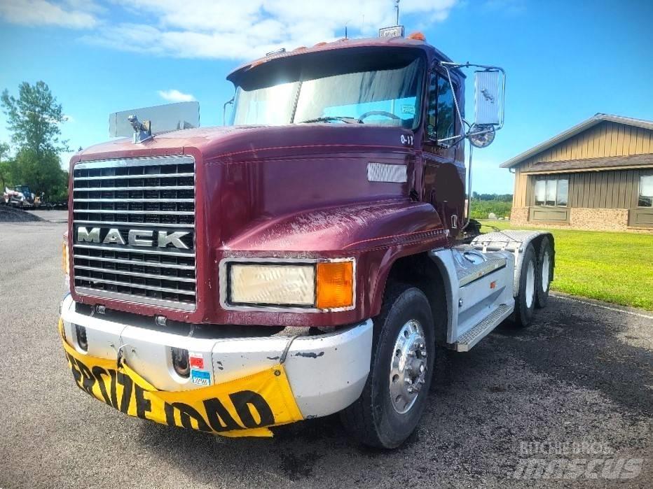 Mack CH 613 Prime Movers
