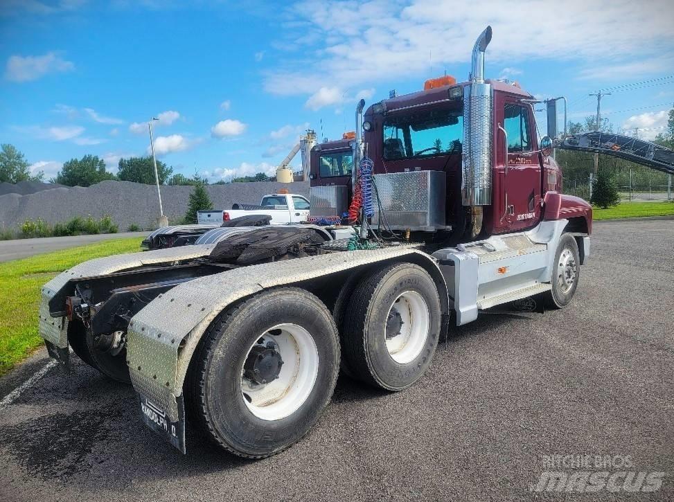 Mack CH 613 Prime Movers