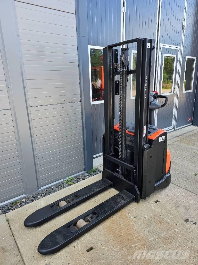 BT SWE 120 L Pedestrian stacker