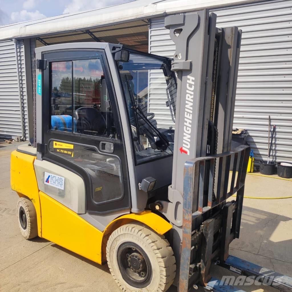 Jungheinrich TFG 425 LPG trucks