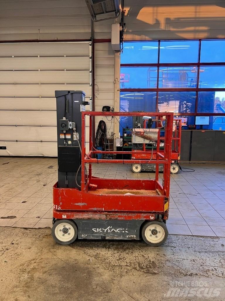 SkyJack SJ 16 Used Personnel lifts and access elevators