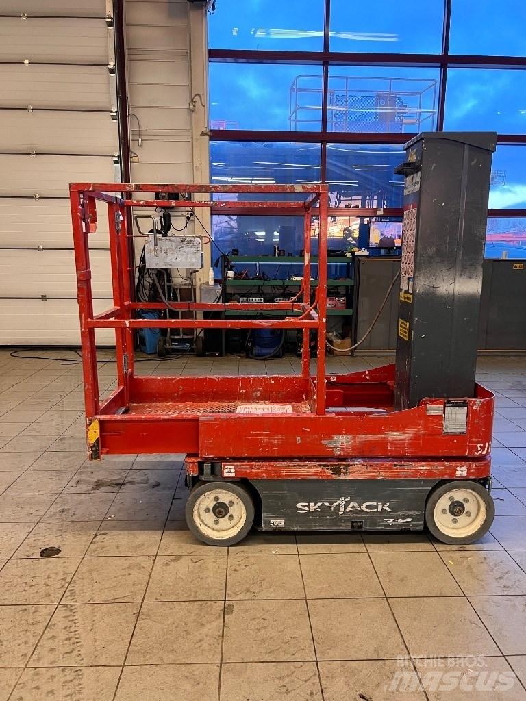 SkyJack SJ 16 Used Personnel lifts and access elevators
