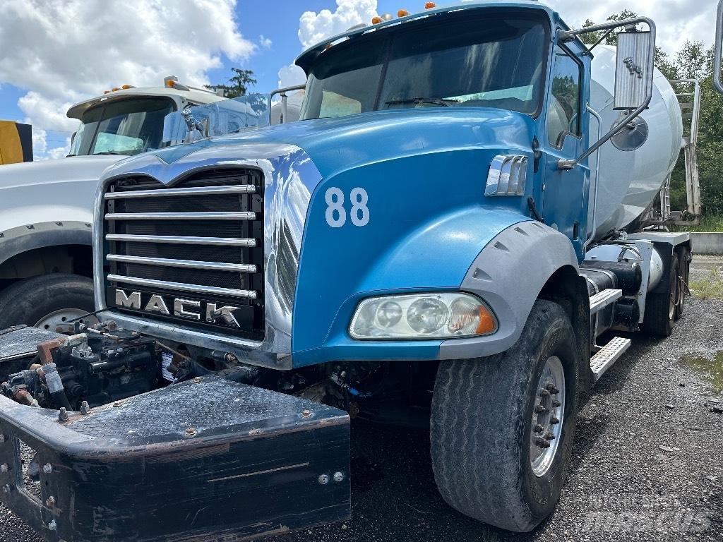 Mack GU 800 Other trucks