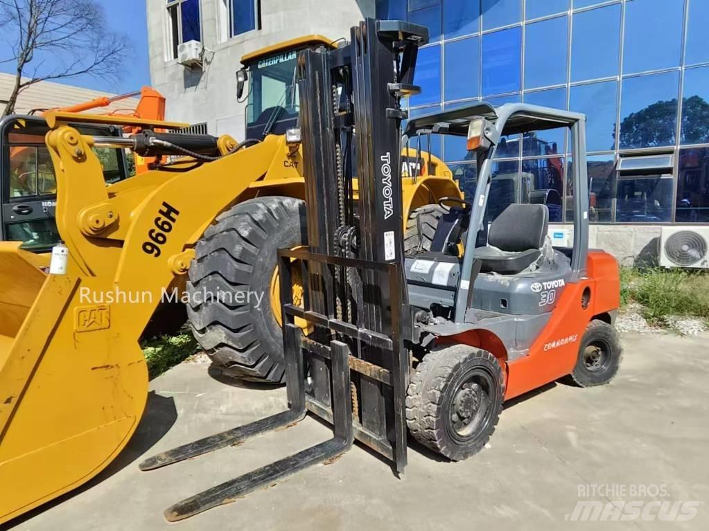 Toyota 8 FD 30 Diesel trucks