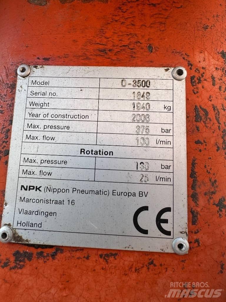 NPK D 3500 Grapples