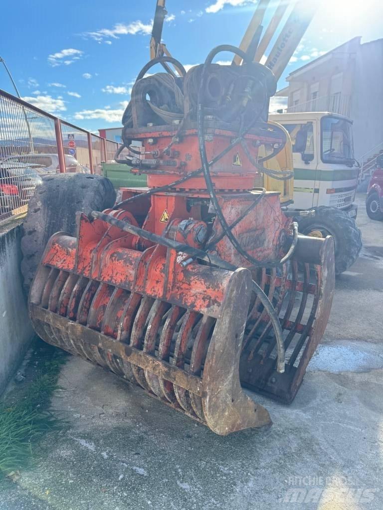 NPK D 3500 Grapples