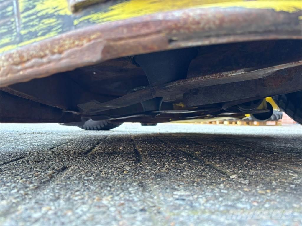 John Deere 4200 Compact tractors