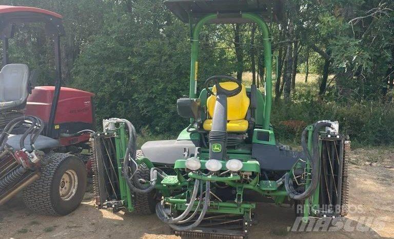 John Deere 7700A Fairway mowers