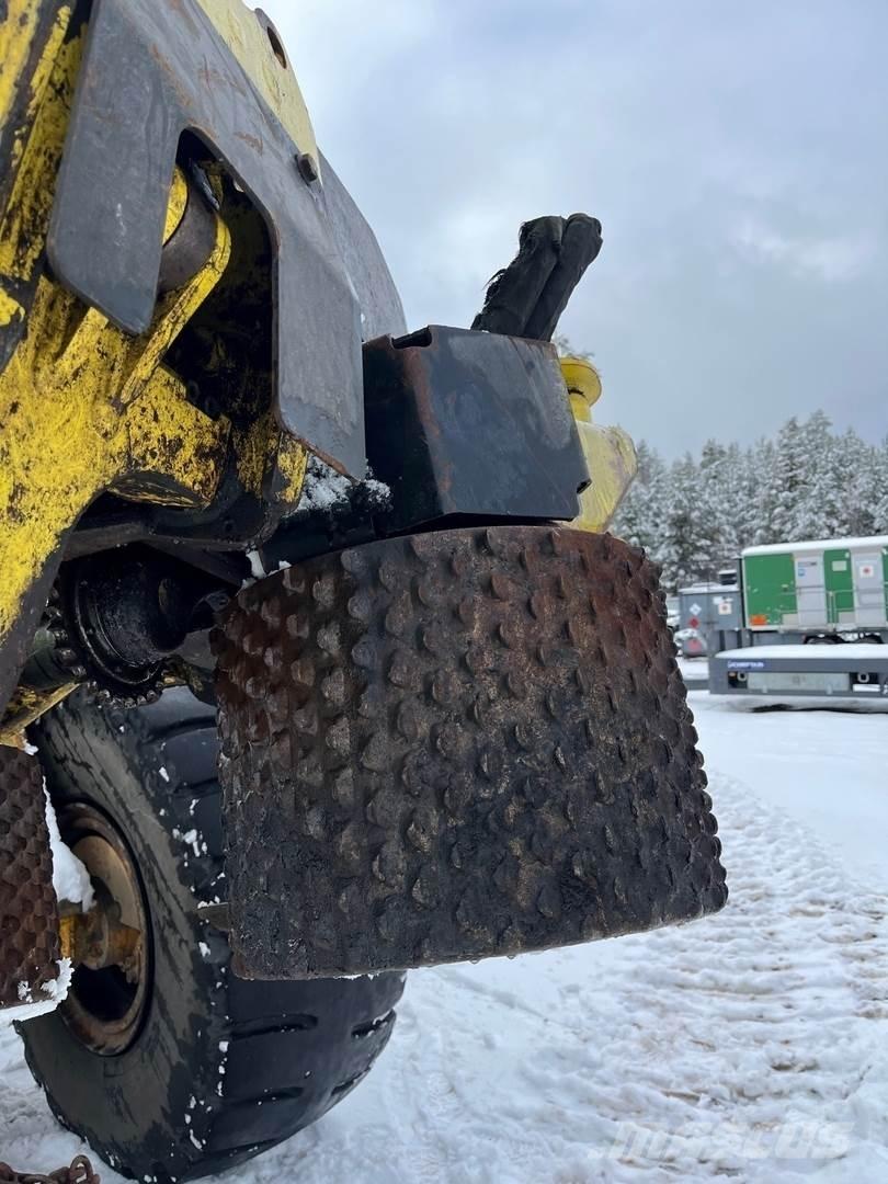 John Deere H270 Harvester heads
