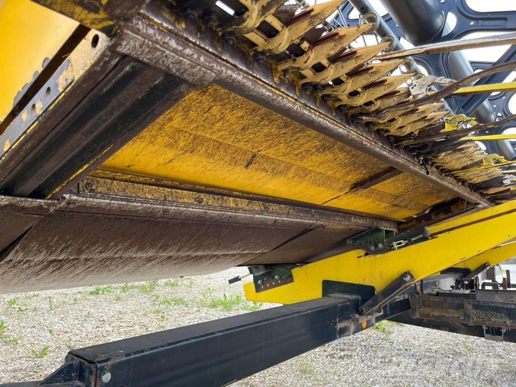 New Holland CX 860 Combine harvesters