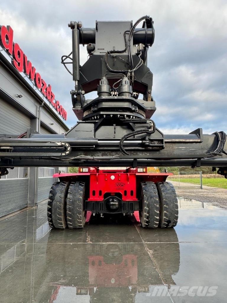 CVS Ferrari F465 Reach stackers