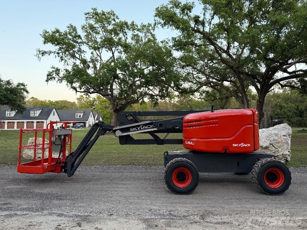 SkyJack SJ 46 AJ Articulated boom lifts