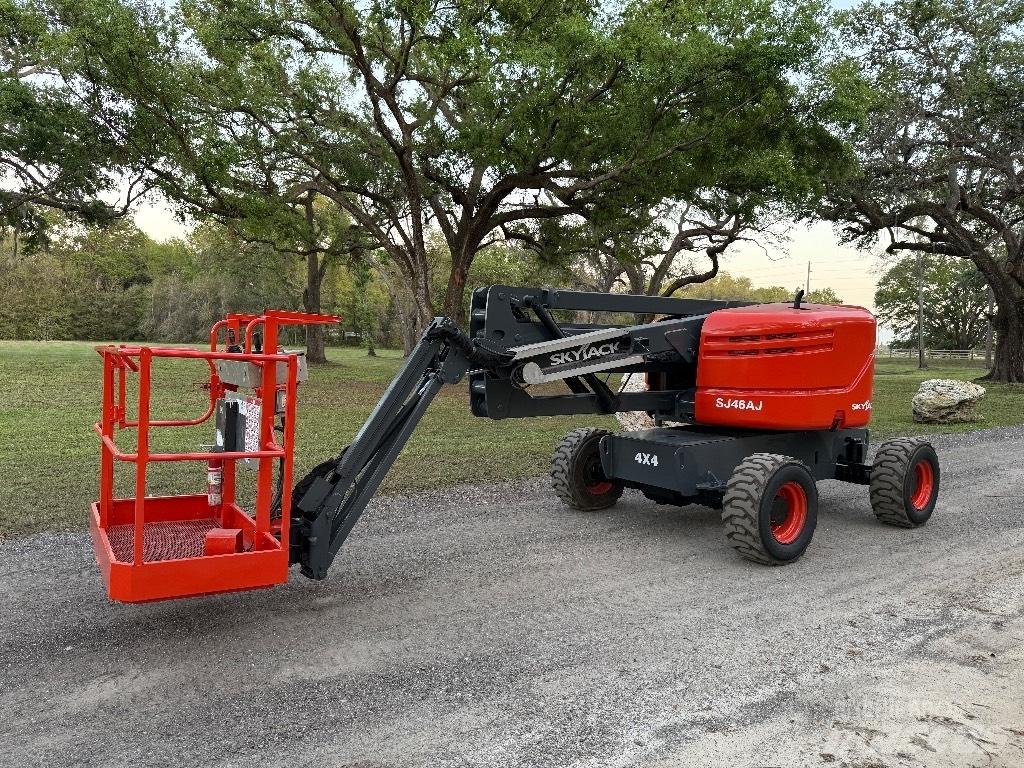 SkyJack SJ 46 AJ Articulated boom lifts