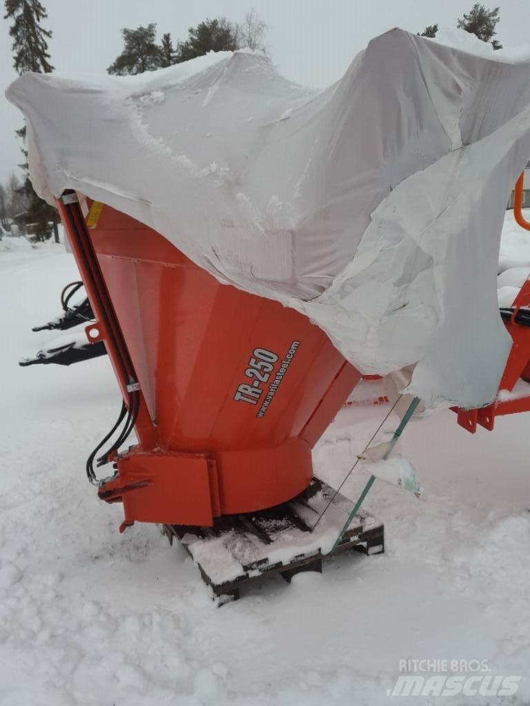 TR 250  HB Snow throwers